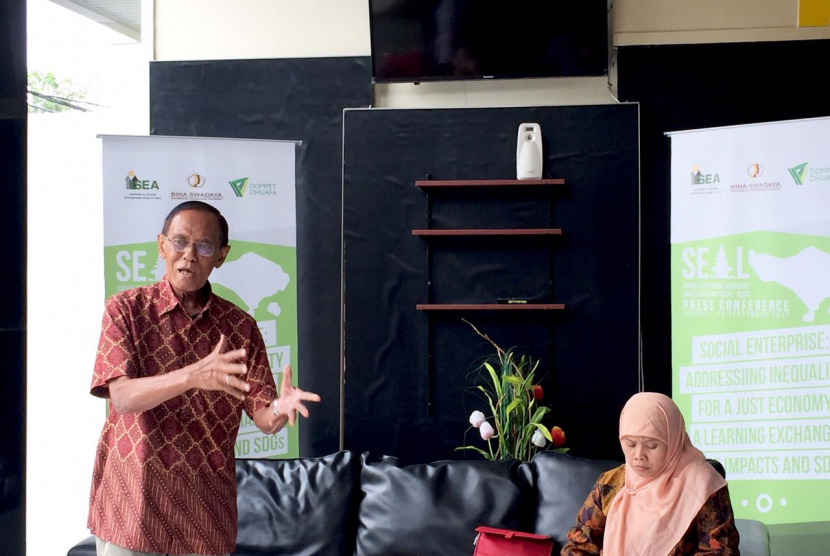 Konferensi pers tentang SEAL (Social Enterprise Advocacy and Leveraging) International Conference ke-2 yang akan diselenggarakan di Bali, oleh Dompet Dhuafa dan Bina Swadaya di Kantor Dompet Dhuafa, Jakarta Selatan, Kamis (24/9) siang. 