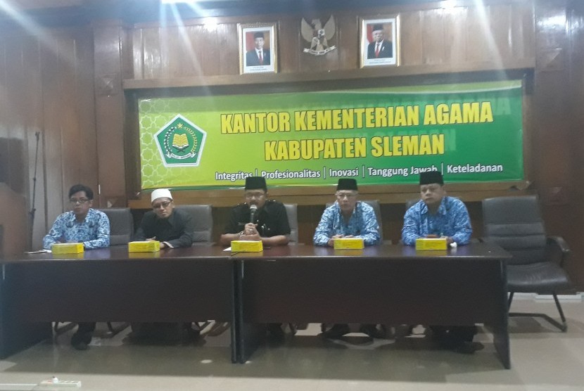 Konferensi pers terkait isu SMA-SMA di Kabupaten Sleman terpapar  radikalisme yang digelar di Kantor Kemenag Kabupaten Sleman, Jumat(17/1).