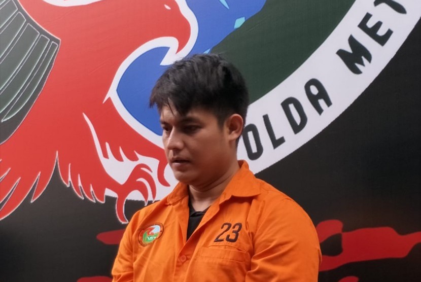 Konferensi pers terkait penangkapan artis sinetron Aulia Farhan atau Farhan Petterson terkait dugaan penyalahgunaan narkoba jenis sabu, di Mapolda Metro Jaya, Jumat (21/2).