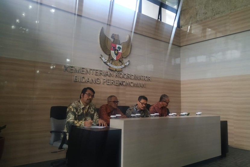 Konferensi pers Tim Pengendali Inflasi Pusat (TPIP) di Gedung Kementerian Koordinator Bidang Perekonomian, Jakarta, Kamis (13/2). 