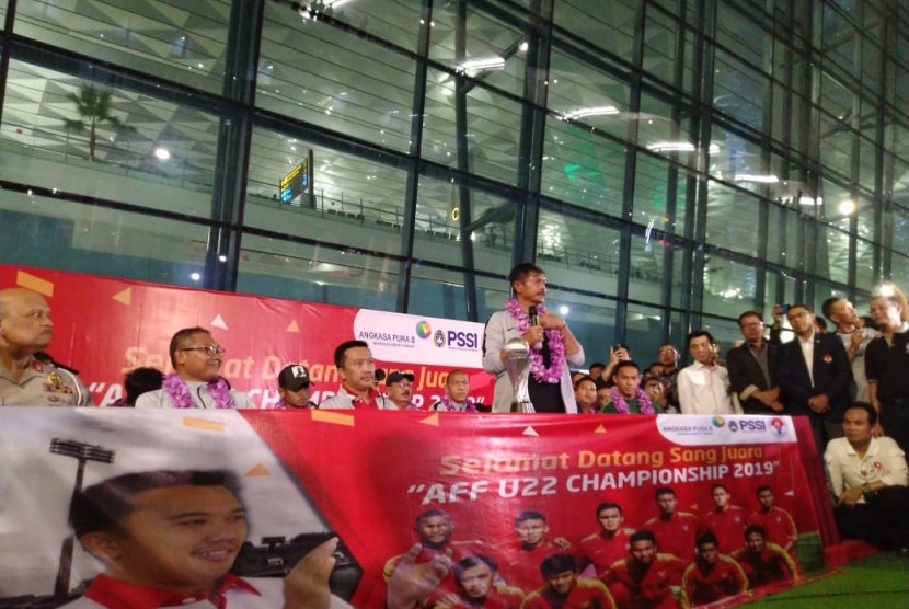 Konferensi pers Timnas Sepak bola Indonesia U-22 di Bandara Soekarno-Hatta, Rabu (27/2). 