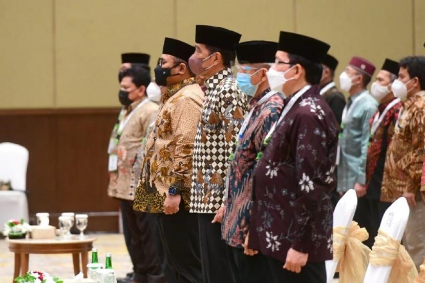 Presiden Joko Widodo didampingi Menteri Agama, Yaqut Cholil Qaumas dan segenap jajaran MUI saat pembukaan Kongres Ekonomi Umat II, di Jakarta, Kamis (12/12)