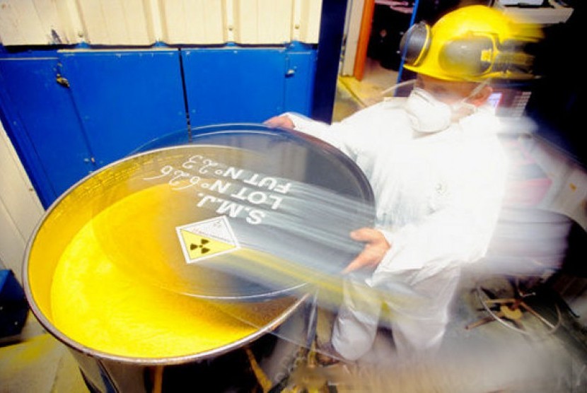 Konsentrat Uranium. Presiden Iran Hassan Rouhani mengatakan Iran kini memperkaya lebih banyak uranium. (ilustrasi)