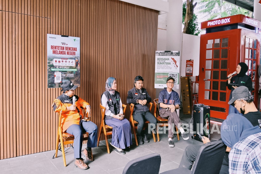 Konser amal digelar Dompet Dhuafa dengan menggadeng para musisi untuk membantu korban banjir di Sumatera dan Aceh. 