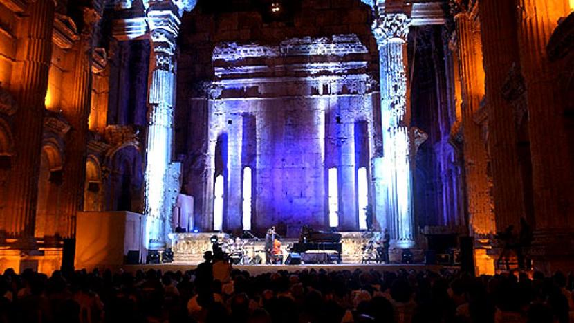 Konser festiva Musik Baalbek di Lebanon yang digelar di sisa bangunan Romawi  pada perbatasan Lebanon dan Suriah.