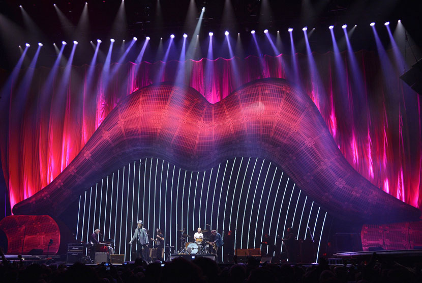   Konser grup musik legendaris Rolling Stones di London,Ahad (25/11).  (Reuters/Toby Melville)