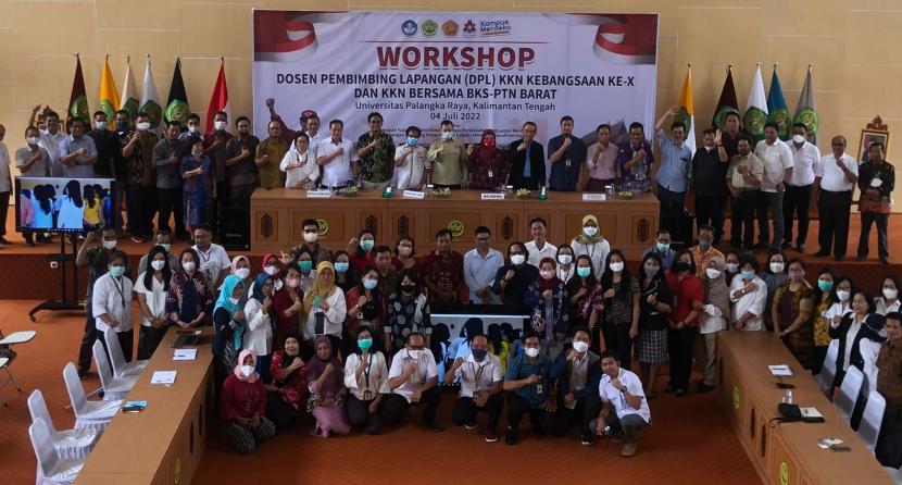 Konser Workshop materi Falsafah KKN dan Psikologi Komunikasi di depan100 Dosen Pendamping Lapangan KKN Kebangsaan di Universitas Palangka Raya, Kalimantan Tengah, Senin (4/7/2022)