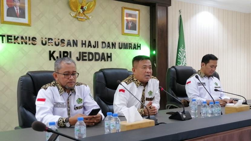 Konsul Haji KJRI Jeddah Nasrullah Jasam (tengah).