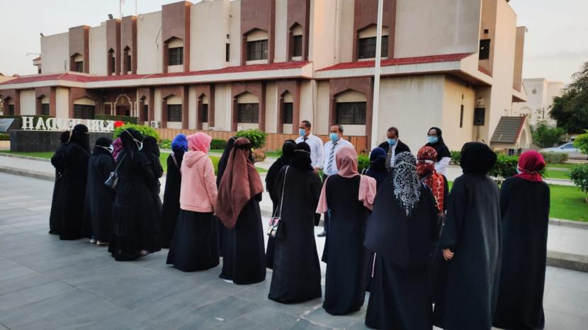 Konsulat Jendral Republik Indonesia (KJRI) di Jeddah Arab Saudi kembali memulangkan 21 Tenaga Kerja Wanita (TKW) atau Pekerja Migran Indonesia (PMI) yang bekerja secara ilegal di Arab Saudi.
