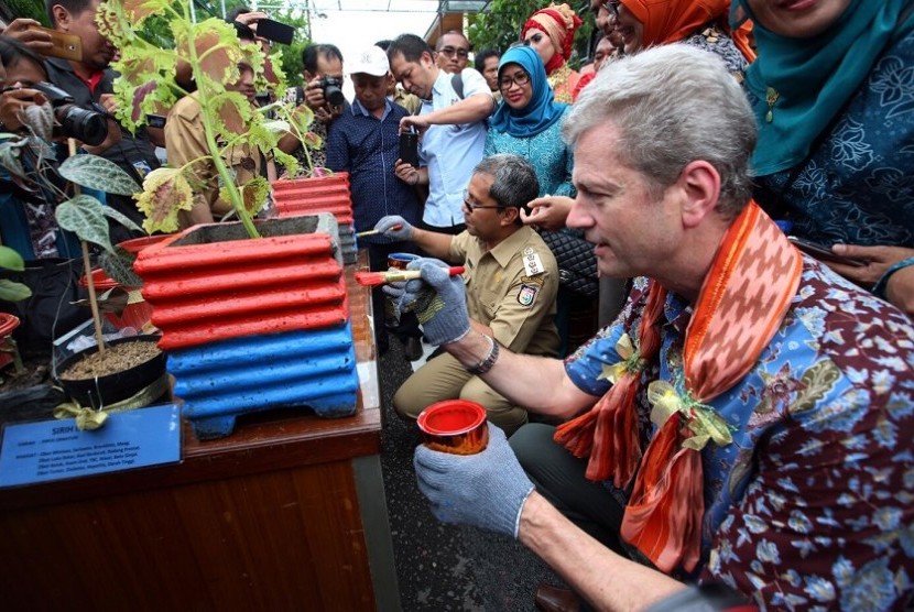 Konsuler Kedutaan Bidang Diplomasi dan Politik Australia Dr Bradley Armstrong, mengunjungi kota Makassar sebagai bentuk perayaan hari Nasional Australia, Selasa (26/1).