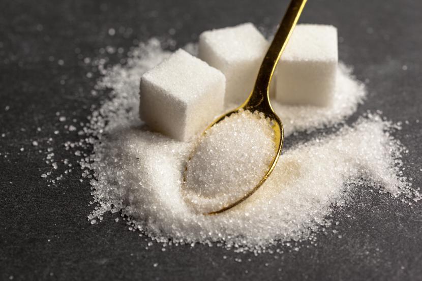 Gula (ilustrasi). Konsumsi gula berlebihan bisa menyebabkan peningkatan berat badan yang mengarah pada obesitas dan mengganggu kesuburan. 