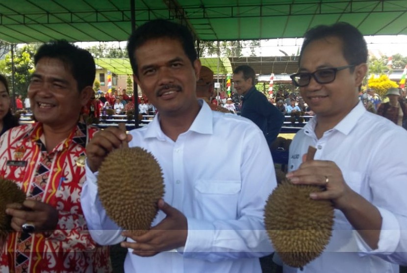 Kontes durian lokal di Balai Karangan, Kecamatan Sekayam, Kalimantan Barat, Jumat (27/07)