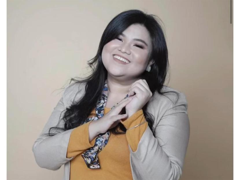 Kontestan X Factor Indonesia, Shena Malsiana. Shena dikabarkan meninggal dunia akibat penyakit lupus yang dideritanya.