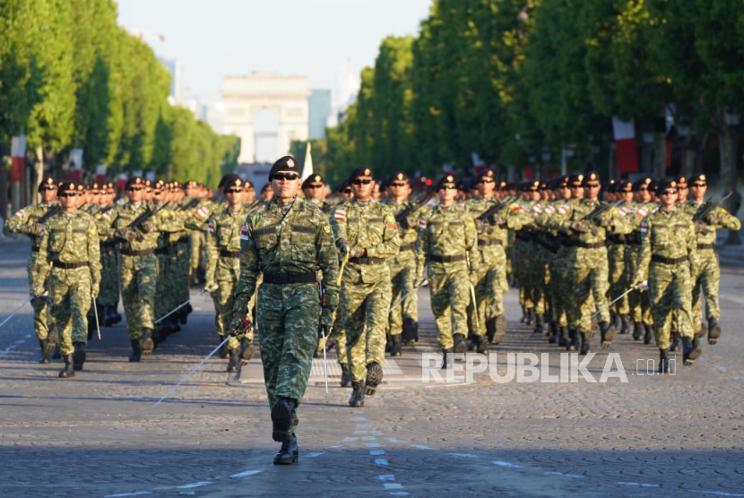Satgas Patriot II Indonesia Sedot Perhatian Saat Tampil di Bastille Day