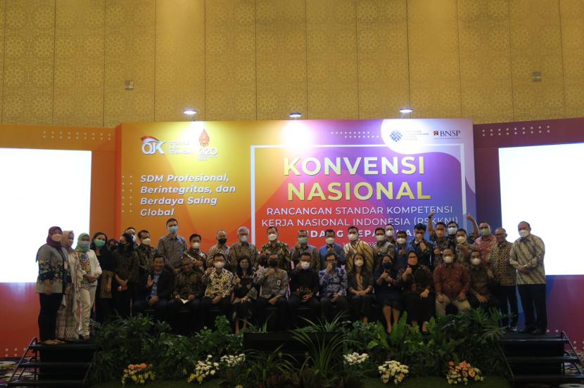 Konvensi Nasional Rancangan Standar Kompetensi Kerja Nasional Indonesia (RSKKNI) Bidang Kepatuhan di The Trans Luxury Hotel, Kota Bandung, belum lama ini.  