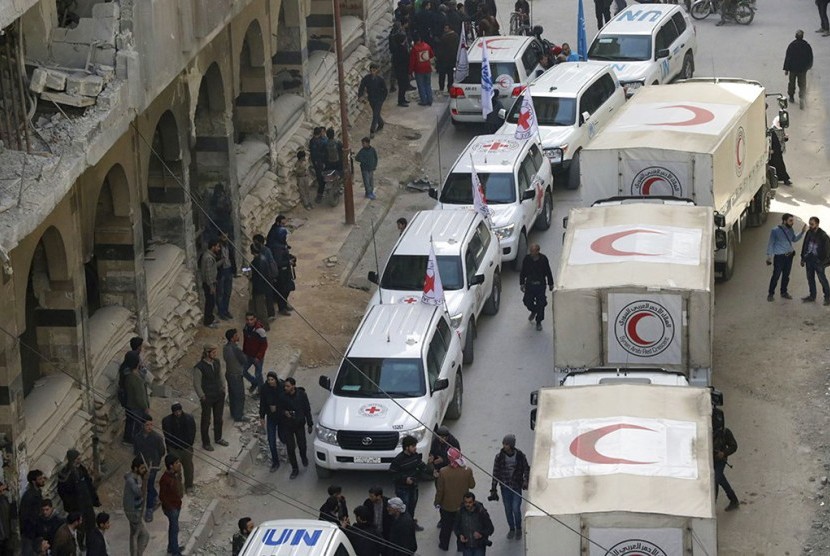 Konvoi 46 truk bantuan kemanusiaan dikirim ke kota Douma di Ghouta Timur, Senin (5/3).