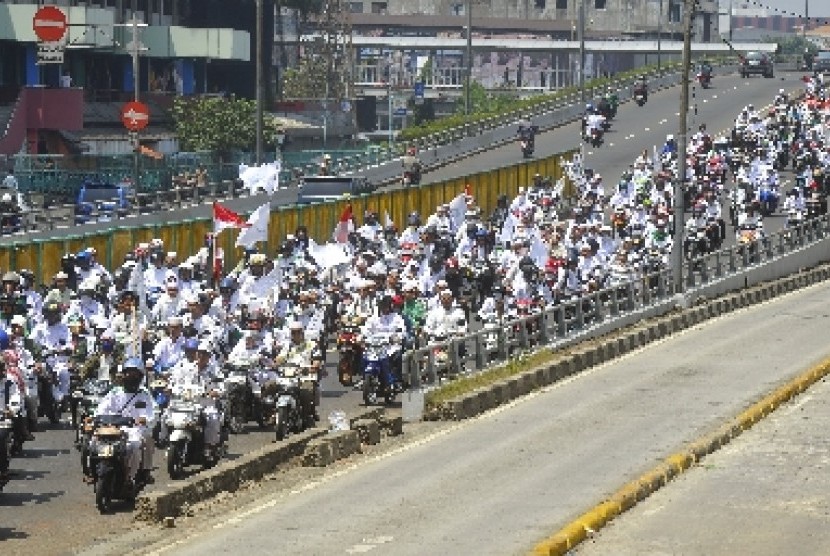 Convoy by members of FPI (file)
