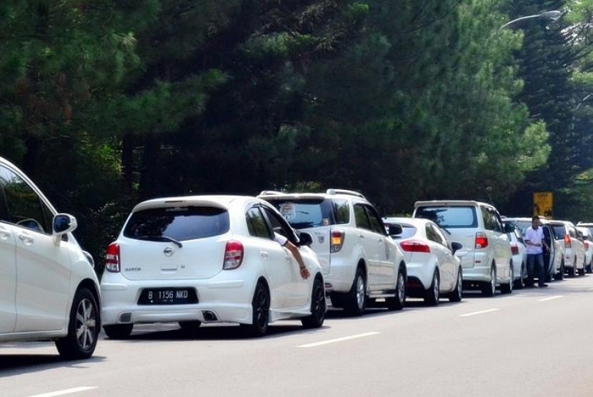 Konvoi White Car Community