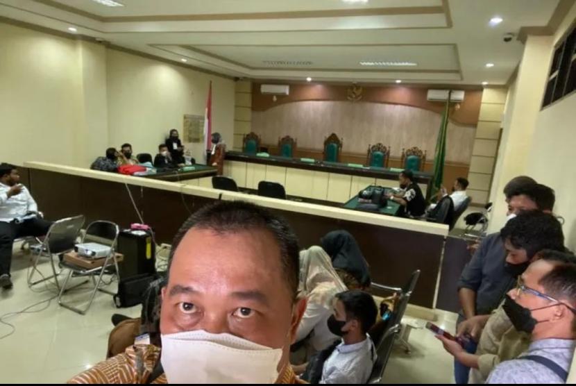 Koodinator MAKI Boyamin Saiman di Pengadilan Tipikor Banjarmasin, Senin (18/4/2022).