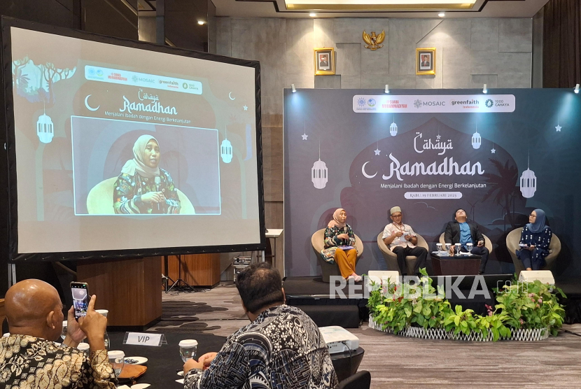 Koordinator GreenFaith Indonesia, Hening Parlan dalam acara Cahaya Ramadhan bertema Menjalani Ibadah dengan Energi Berkelanjutan di Jakarta, Rabu (19/2/2025)