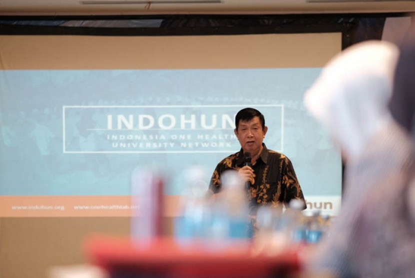 Koordinator INDOHUN yang diwakili oleh Prof. dr. Agus Suwandono, MPH, Dr.PH. membuka pelatihan manajemen biorisiko profesional serta ujian sertifikasi ahli manajemen biorisiko bagi personel laboratorium ilmu hayati perguruan tinggi pada 19-23 Maret 2019 di Surabaya.