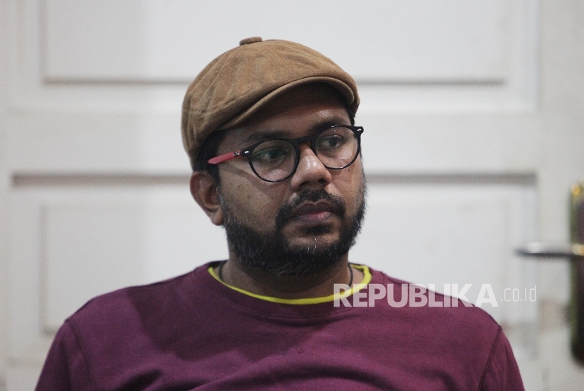 Koordinator KontraS, Haris Azhar saat menjadi pembicara dalam diskusi kajian penyusunan buku 