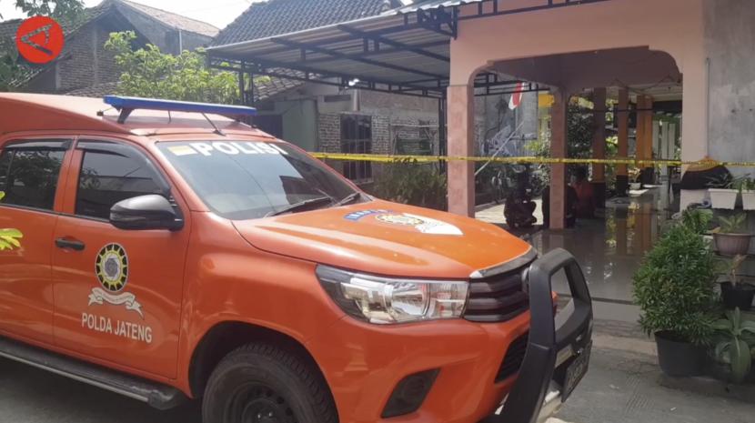 Kopda Muslimin, terduga otak dari kasus penembakan istrinya sendiri ditemukan meninggal dunia di rumah orangtuanya di Kabupaten Kendal.