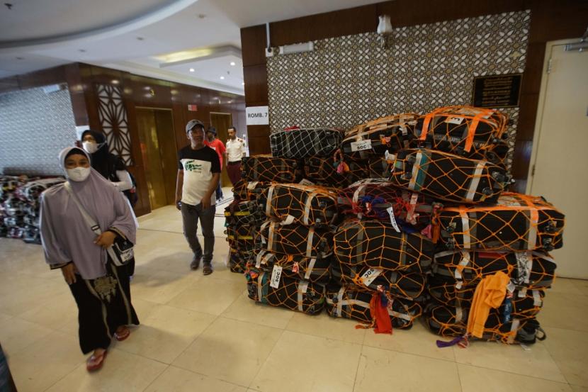 Tumpukan koper jamaah umroh di Madinah, Arab Saudi asal Indonesia (ilustrasi).