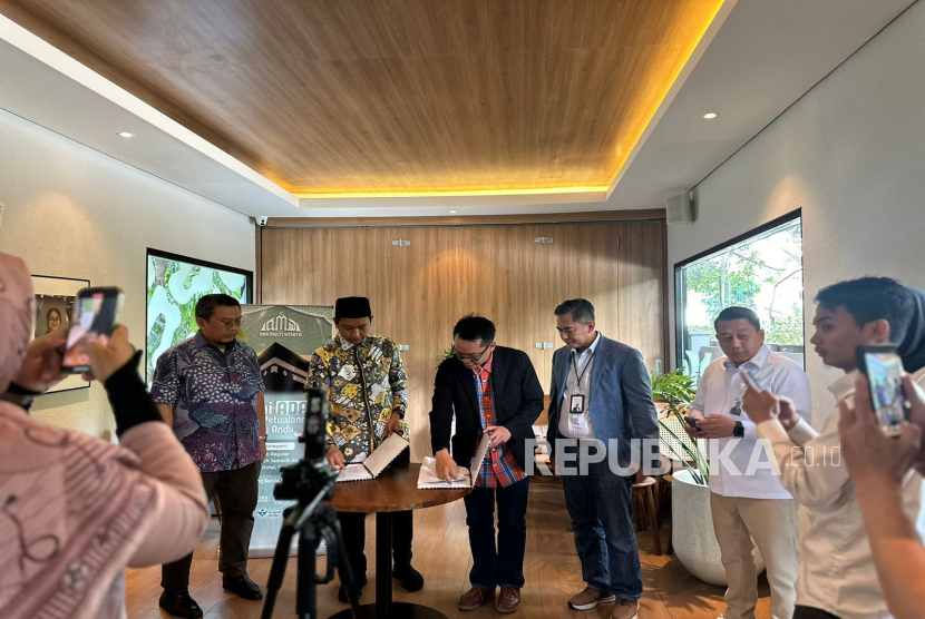 Koperasi Bahtera Masjid Agung Sunda Kelapa (MASK) meneken perjanjian kerja sama dengan Ada Multi Wisata. 