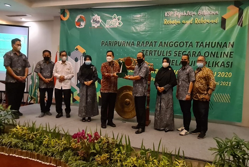 Koperasi Simpan Pinjam Sejahtera Bersama menggelar Rapat Anggota Tahunan, Senin (7/6) di Bogor, Jawa Barat. RAT KSP Sejahtera ini pun dihadiri Deputi Perkoperasian Kemenkop UKM Ahmad Zabadi.