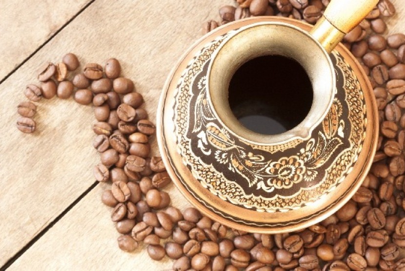  Kebiasaan minum kopi mungkin dapat membantu pasien kanker kolorektal untuk hidup lebih lama.