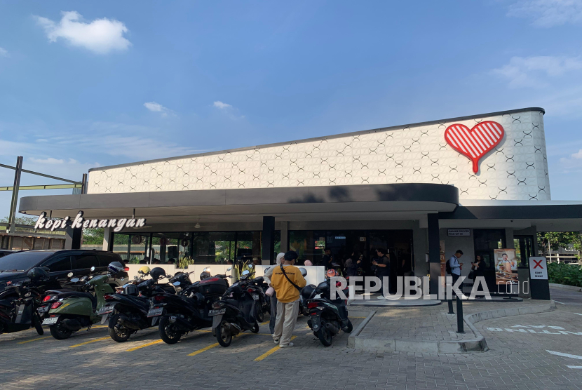 Kopi Kenangan meresmikan Green Concept Store pertamanya di Alam Sutera, Tangerang pada Kamis (31/7/2025).