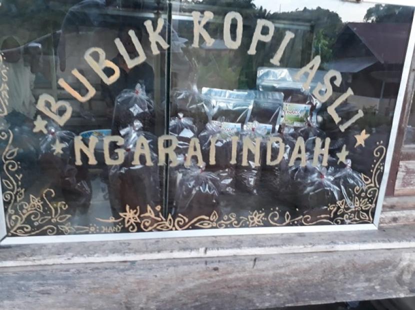 Kopi Ngarai Indah, di Ngarai Sianok, Kota Bukitinggi yang tetap eksis sejak 1989 