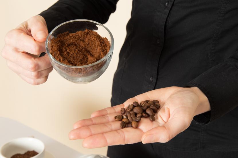 Kopi saset instan (kanan) (ilustrasi). Jika kopi instan saset dikonsumsi secara berlebihan, maka dapat berpotensi menimbulkan berbagai penyakit yang merugikan bagi tubuh.