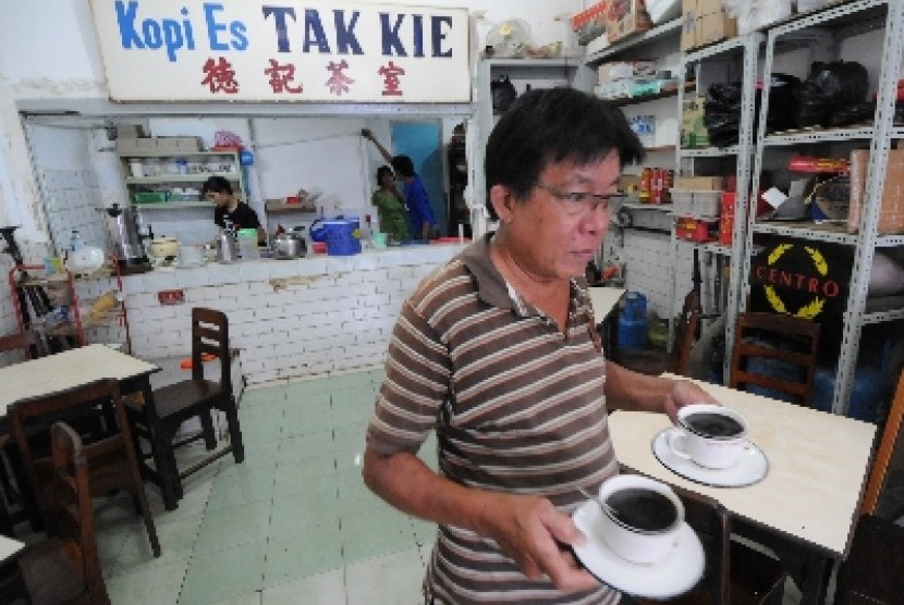 Kopi Tak Kie cuma satu dari sederet ragam kuliner yang bisa dicicipi di Gang Gloria, Glodok, Jakarta..