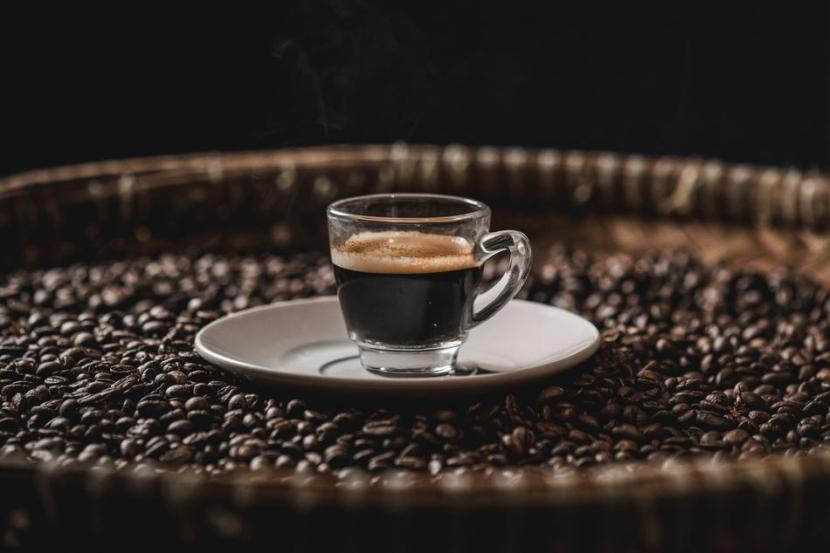 Kebiasaan minum kopi sebelum sarapan pagi dapat merusak kesehatan jangka panjang (Foto: ilustrasi)