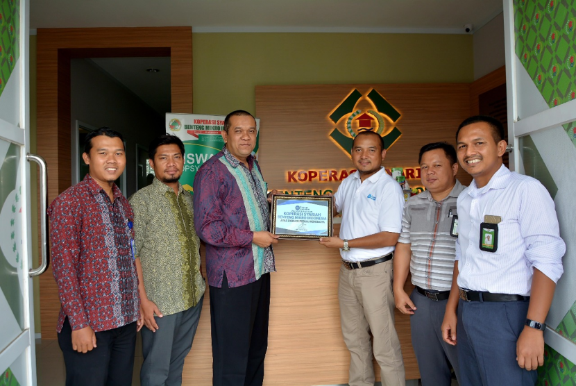 Kopsyah BMI serahkan bantuan Donasi Cinta untuk Rohingya melalui PKPU Human Initiative.
