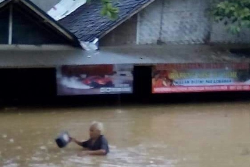 Korban banjir luapan Sungai Cikaso, Sukabumi.