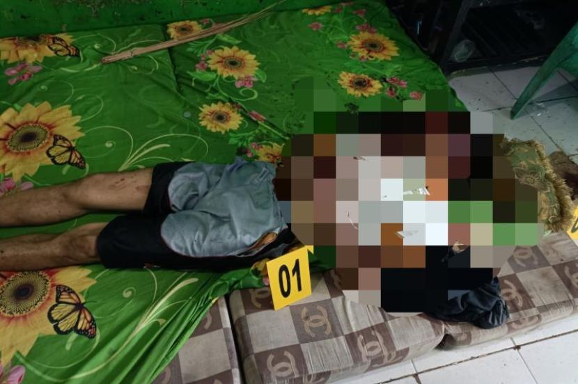 Korban pembunuhan yang dilakukan anak terhadap ayah kandung di Sepatan, Kabupaten Tangerang, Banten.