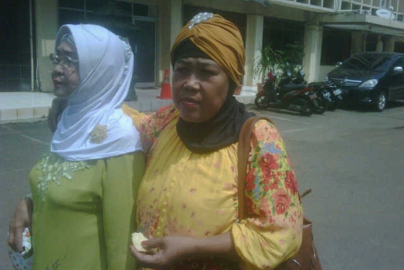Korban penipuan travel haji, Nurhayati (45 tahun) di Polda Metro Jaya, Jakarta