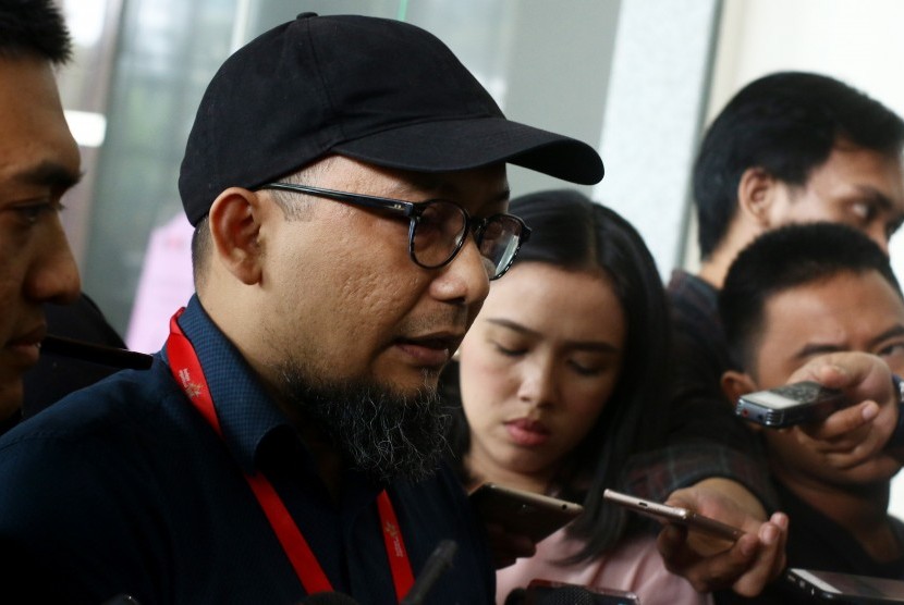 Korban penyerangan air keras yang merupakan Penyidik KPK Novel Baswedan memberikan tanggapan kepada wartawan terkait hasil Investigasi Tim Gabungan Pencari Fakta (TGPF) di Gedung KPK, Jakarta, Rabu (10/7/2019).