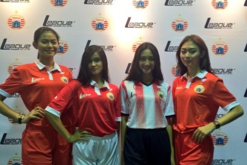 Kostum baru Persija yang akan digunakan di ISL 2015.