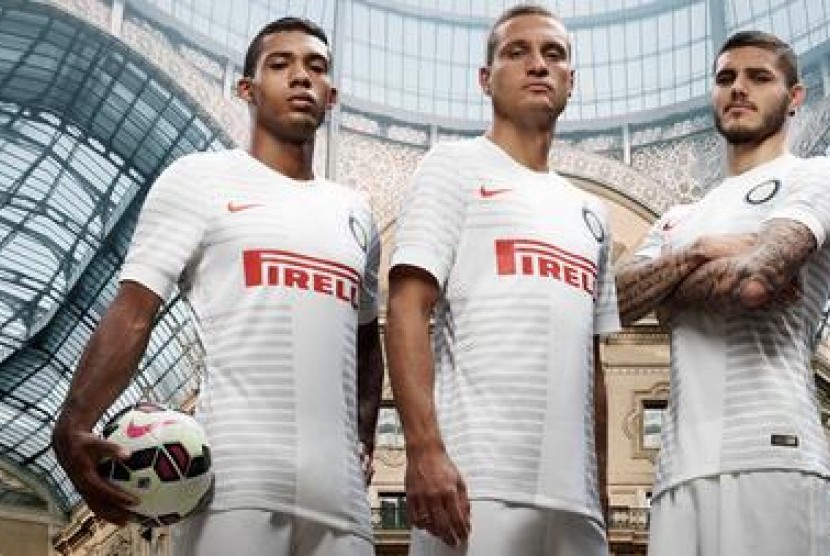 Kostum Inter Milan musim 2014/2015.