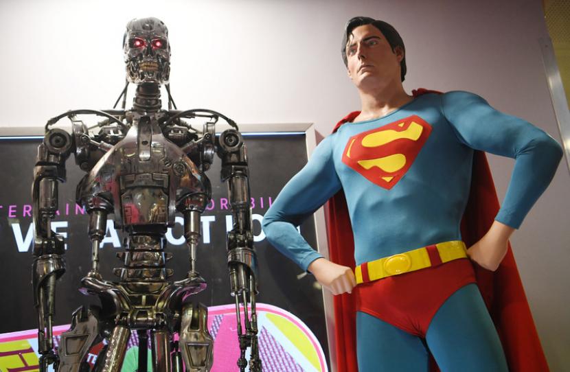 Kostum Superman yang dikenakan aktor Christopher Reeve menjadi salah satu benda utama yang dilelang oleh Popstore pada tahun ini.
