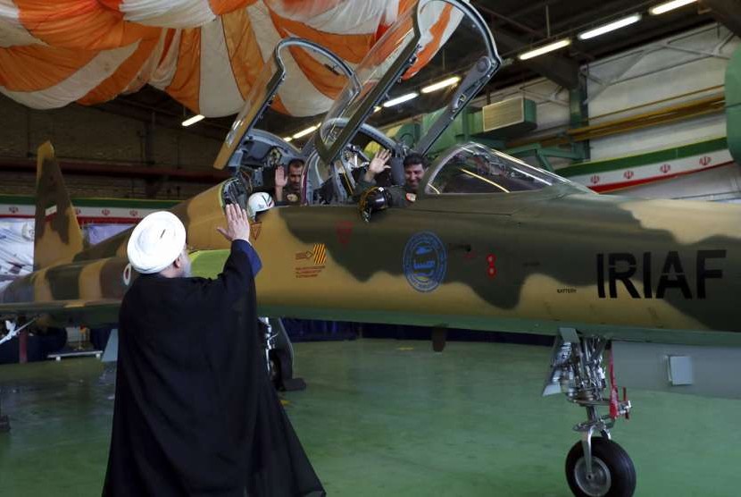 Koswar, jet tempur buatan lokal pertama milik Iran.