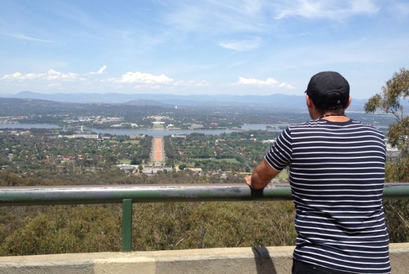  Kota Canberra dilihat dari ketinggian Mount Ainslie.