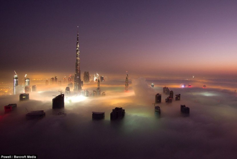 Kota Dubai dalam kabut