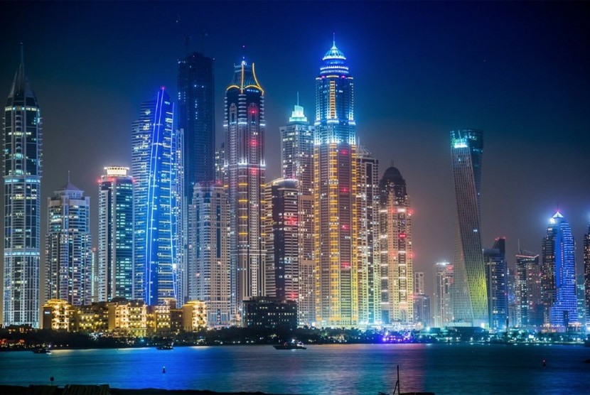 Pemandangan Kota Dubai, UEA, di malam hari. Arabian Travel Market (ATM) ke-30 selama empat yang dibuka pada 1 Mei, akan fokus pada tema keberlanjutan.