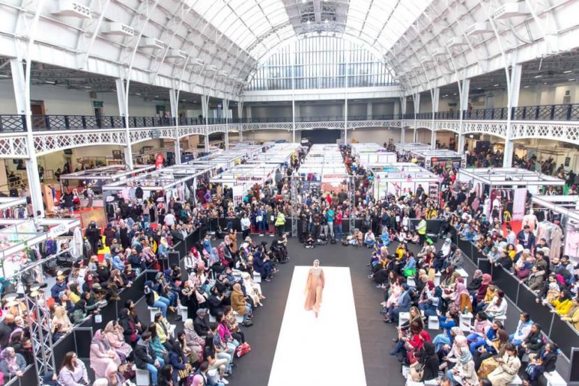 Kota London, Inggris akan menjadi tuan rumah pameran produk, mode, dan makanan halal terbesar di dunia, London Muslim Shopping Festival, bulan ini. Gelaran ini akan diadakan pada 26-27 Maret 2022.