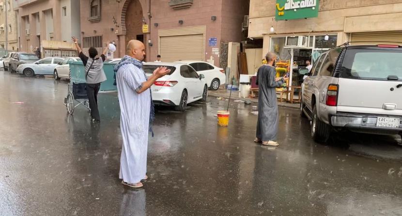 Kota Makkah diguyur hujan, Senin (17/6/2024).